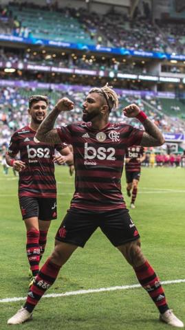 Gabriel Barbosa On Football Pictures Wallpaper