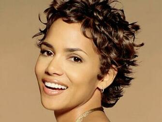 Actress Wallpaper Halle Berry Smily