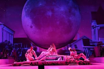 Ariana Grande Sweetener World Tour Pictures Popsugar Celebrity