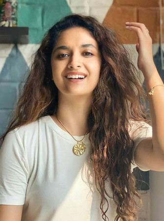 Keerthi Suresh Curly Brown Hair 0qhgg2pnfgmfnfqw Wallpaper