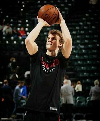 Lauri Markkanen Otros Basketball Mens Tops