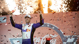 En Sie Kostenlose Denny Hamlin Wallpaper