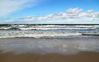 Rough Beach Waves Wallpaper Umad