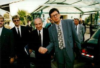 Amazon Vintage Photo Of Bjorn Tore Godal Shakes Hands With