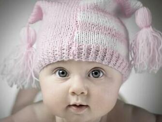 Wallpaper Very Cute Baby Girl Sad