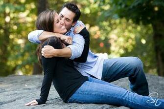 Couples Kissing Wallpaper