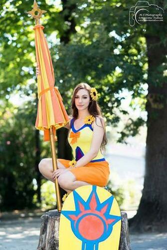 Leona Pool Party Cosplay By Giuliapane