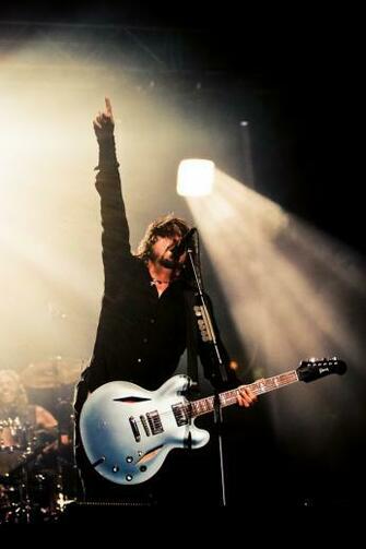 Grohl Foo Fighters iPhone Ipod Touch Android Wallpaper
