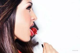 Bella Twins Nicole Sexy Lolly Pop