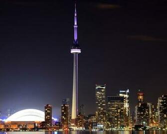 Cn Tower The Staple Figure Of Toronto