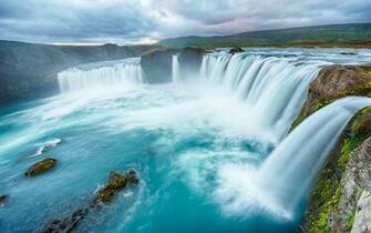 Water Falls Wallpaper