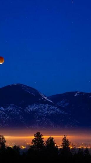 Lunar Eclipse Wallpaper