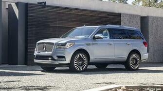 Lincoln Navigator Front Three Quarter HD Wallpaper