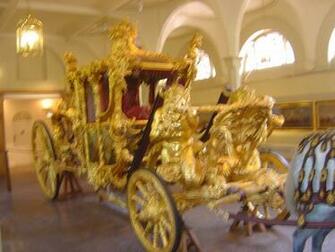 Buckingham Palace Mews London Wallpaper