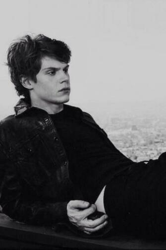 Evan Peters Wallpaper
