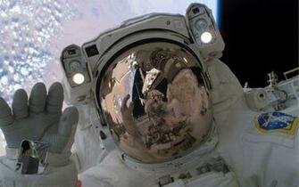Een Astronaut In De Ruimte Met Ruimtepak Aan HD Nasa Wallpaper Foto