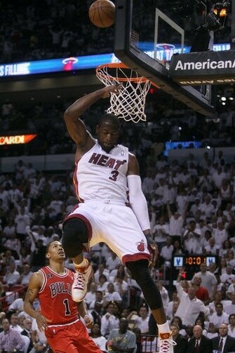 Pin Dwyane Wade Dunk Over Varejao Wallpaper