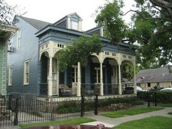 Residential House In New Orleans City Wallpaper