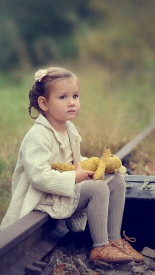 Little Girl Lonely Wallpaper iPhone