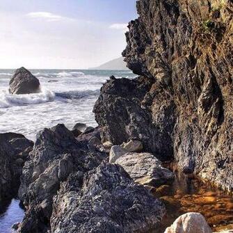 HD Rocky Shore Wallpaper