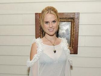 Alice Eve Wallpaper