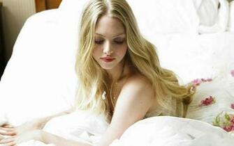 Amanda Seyfried HD Desktop Wallpaper
