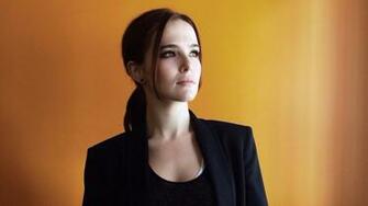 Zoey Deutch Wallpaper Image Photos Pictures Background