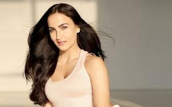 Elli Avram Wallpaper