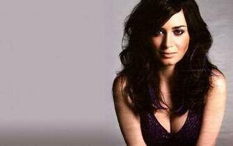 Emily Blunt Wide Wallpaper High Definition Quality