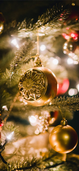 Christmas Tree With Baubles iPhone Wallpaper
