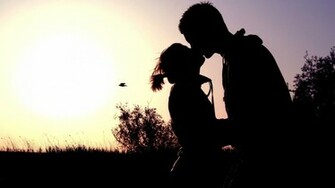 Kissing Wallpaper HD