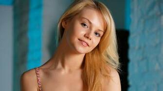 Blue Eyed Blonde Wallpaper For Desktop Netbook HD