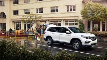 Honda Pilot White Color Park On Road Side