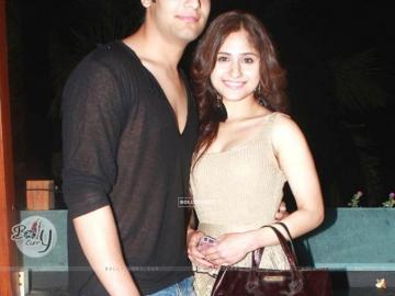 Wallpaper Hunar Hali With Abhishek Malik Size