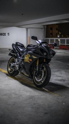 Yamaha R1 Pictures Image