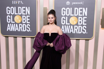 Selena Gomez S Glam Nails At The Golden Globes Were Works