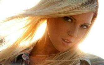 Beautiful Blonde Girls Wallpaper Desiggn