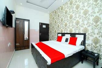 Hotel R2d Oyo Dakoha Reservations Rs To