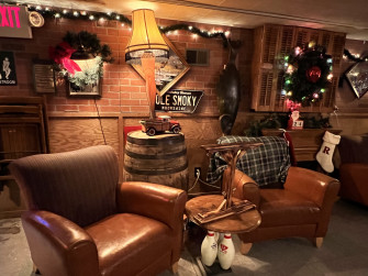 Holiday Hidden Gem The Oaks Lounge