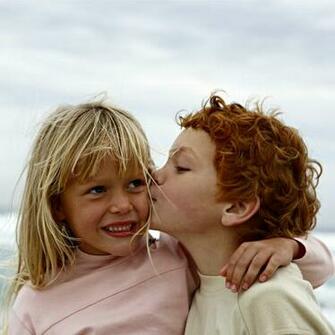 Cute Kids Love Wallpaper
