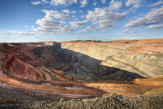 Clear Blue Sky Above Australia S Super Pit Goldmines Byi1eyjkr50enfk1 Wallpaper