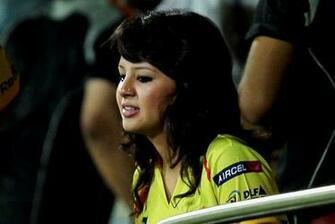 Dhoni Wife Sakshi Wallpaper
