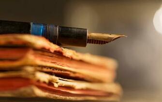 Antique Fountain Pen On Old Notepad Books And HD