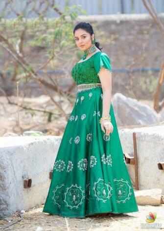 Sreemukhi In HD Wallpaper For Mobile Oscars Red Carpet