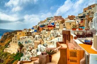 Cliffside Santorini Wallpaper