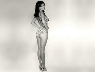 Raquel Welch Wallpaper