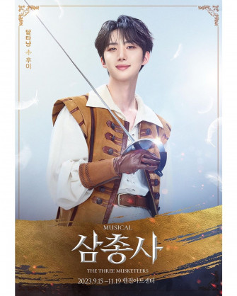 Pentagon Hui As D Artagnan In Musical The Three Musketeers