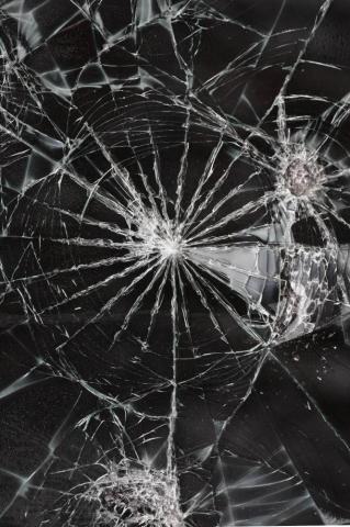 Small Cracked Screen Wallpaper Broken 4k