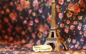 Eiffel Tower Statue