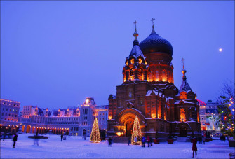 En Harbin Holiday Moonlight Wallpaper